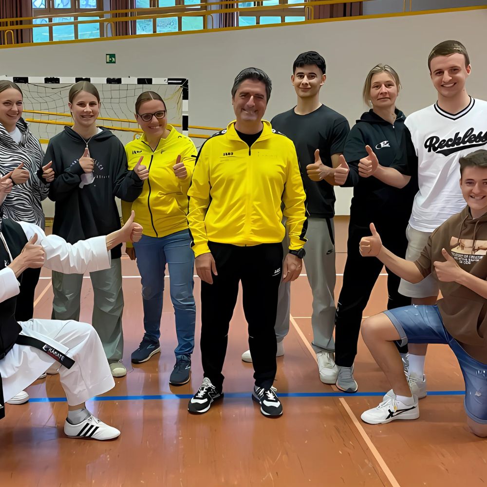 stefano del rosso psicologo bolzano in una foto di gruppo